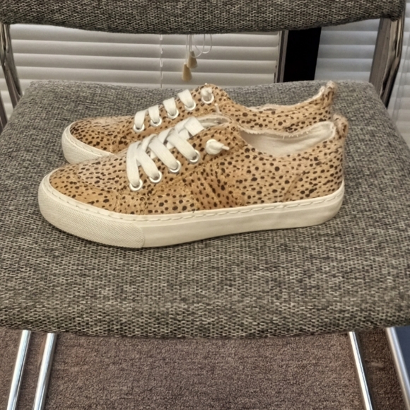 Pop Declan Leopard Sneakers. Regular Women Size 7. - Picture 2 of 6